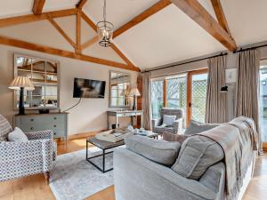 Χώρος καθιστικού στο 2 Bed in Leominster 50518