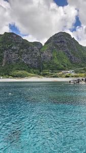 a large body of water with mountains in the background at Chez Tronqueira 43 in Faja Grande