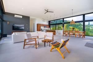 Setusvæði á New Luxury! Panoramic Views-pool-private-gated
