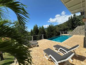 Uvita-ocean Views-large Pool-great Patio内部或周边的泳池