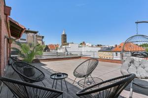a balcony with chairs and a table on a roof at maremar Apartments - Schlafen in der Altstadt - Luxus Boxspring - Küche in Minden