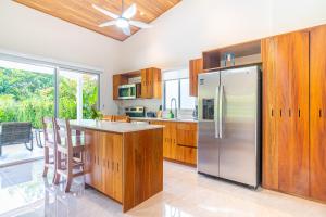 Afbeelding uit fotogalerij van 2 Bedroom-ojochal-pool-easy Access-fast Internet in Ojochal