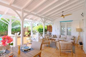 a living room with a white conservatory at Charming villa with swimming pool for 6-8 in Saint-François