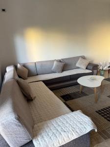 Fotografie z fotogalerie ubytování Quiet Room, close to Airport v destinaci Kamëz + 10 fotografií