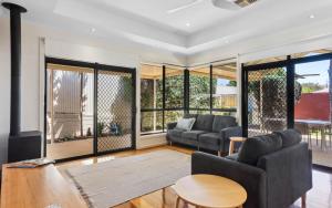 Gallery image of Chiton Rocks Court - Mini Oasis by the Sea in Hayborough