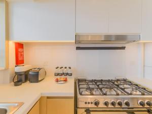 Cucina o angolo cottura di TRPS - Creek Rise Tower, Dubai Creek Harbour - 3BR with Marina View