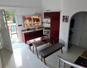 Kuchyň nebo kuchyňský kout v ubytování Ain Damous Farmhouse