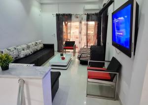 TV a/nebo společenská místnost v ubytování Ain Damous Farmhouse