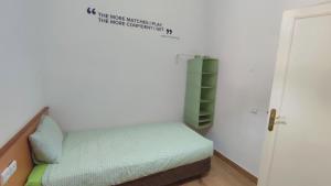 Postel nebo postele na pokoji v ubytování FAKHARA Hostel