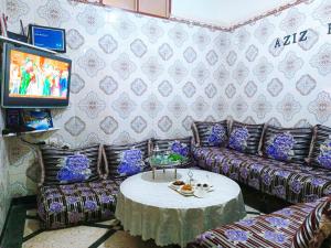TV a/nebo společenská místnost v ubytování Aziz House 1