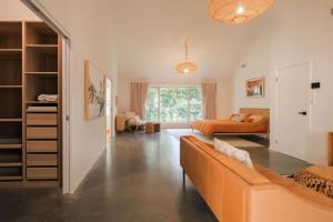 Ruang duduk di Bailan Byron Serene Luxury Villa
