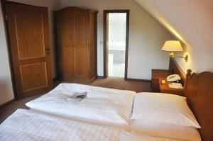 Postel nebo postele na pokoji v ubytování Hotel Gasthof Moosleitner