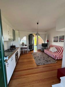 Dapur atau dapur kecil di Holiday home in Isola di Albarella 53891