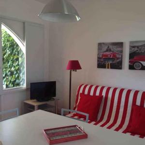 Televisyen dan/atau pusat hiburan di Holiday home in Isola di Albarella 53891 +9 gambar