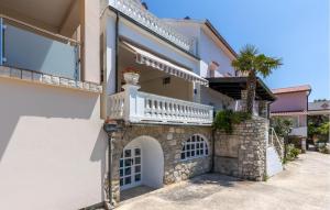 a villa with a balcony and a driveway at 1 Bedroom Awesome Apartment In Kampor in Kampor