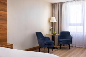Ein Sitzbereich in der Unterkunft NH Zandvoort Hotel