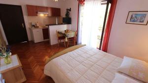 Kuchyň nebo kuchyňský kout v ubytování Apartments in Malinska - Insel Krk 12922