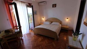 Postel nebo postele na pokoji v ubytování Apartments in Malinska - Insel Krk 12922