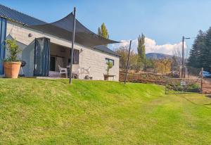 Κήπος έξω από το Lola's Self Catering Accommodation