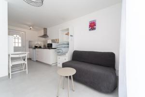 Η κουζίνα ή μικρή κουζίνα στο Studio Nymphaea - wifi & clim - Chelona'Loc +8 φωτογραφίες