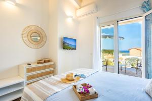 Una cama o camas en una habitación de Lovely Beach Suite