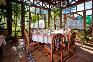 Taman di luar Garni Hotel Park