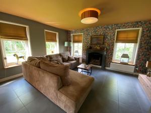 Posezení v ubytování Villa in Netherlands with Hot Tub & Garden