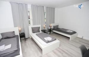 Ένα ή περισσότερα κρεβάτια σε δωμάτιο στο BEGE APARTMENTS ComfyStay