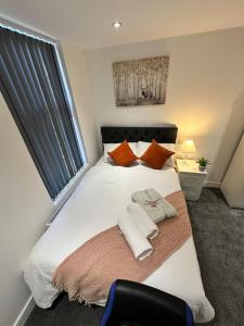 a bedroom with a bed with two towels on it at Regent Cosy in Coventry