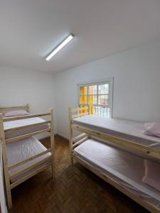 a room with two bunk beds and a window at Ana Rosa estação Av Paulista in Sao Paulo