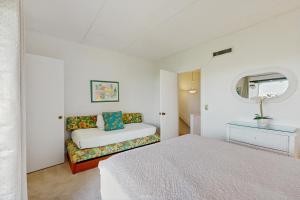 Postel nebo postele na pokoji v ubytování Oceanview condo with beach access, pool, tennis courts and private patio + 30 fotografií