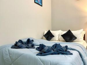 a bed with blue jumeirah at Coastal Hideout 1bhk Colva anirah Homes in Colva