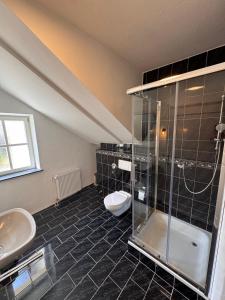 Koupelna v ubytování Bavaria Home Apartments Geisenfeld + 23 fotografií