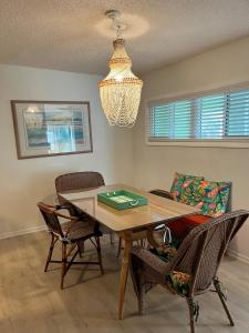 Gambar di galeri bagi Ocean Front on Crescent Beach di Abbeyville