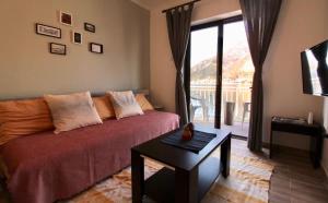 Posezení v ubytování 1bd Waterfront Apt w Perast Views