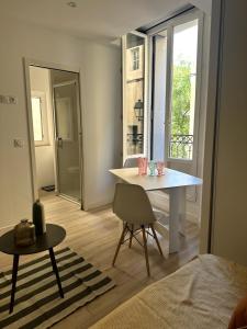 a living room with a white table and a window at T2 Au Coeur de Montpellier in Montpellier