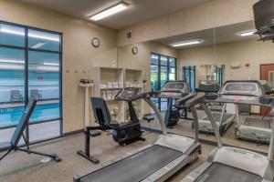 Fitness centrum a/nebo fitness zařízení v ubytování Evergreen Inn & Suites