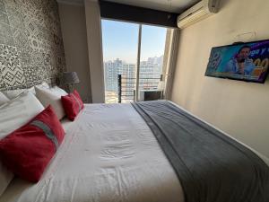 En eller flere senge i et værelse på Hermoso Apartamento en la Capital de Chile
