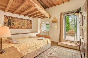 Postel nebo postele na pokoji v ubytování Camporempoli by Salogi Villas + 28 fotografií