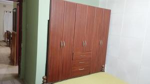 a closet with wooden cabinets in a room at Mendoza y Sol in Bermejo