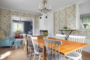 Posezení v ubytování Harmonious family-friendly villa