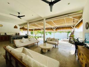 a large living room with couches and a table at Villa Stari in Canggu