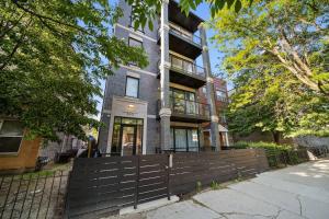 a building with a fence in front of it at New 3Bed 3Bath Condo with Parking by United Center in Chicago