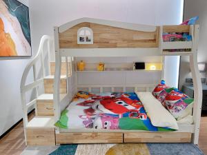 Shenzhen Shatoujiao Subway Station Apartment Hotel房間的床