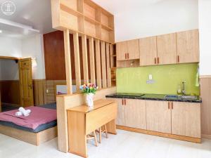 Kuchyň nebo kuchyňský kout v ubytování Nova Hotel Vũng Tàu