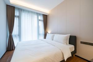Shenzhen Shatoujiao Subway Station Apartment Hotel房間的床