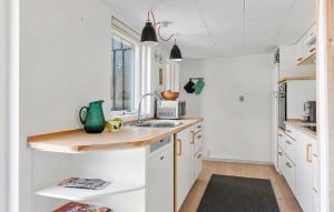 Η κουζίνα ή μικρή κουζίνα στο 3 Bedroom Nice Home In Væggerløse