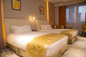 Postel nebo postele na pokoji v ubytování Bayangol Hotel + 33 fotografií