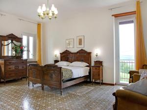 Posteľ alebo postele v izbe v ubytovaní Holiday home in Asti with a lovely hill view from the garden