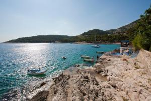 a group of boats on the shore of a body of water at Luxurious Apartments Maslina with Beach in Milna